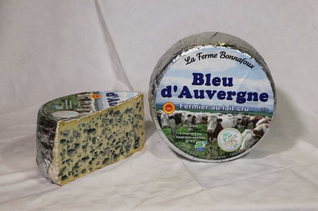 1/2 Bleu d'Auvergne AOP Fermier au lait cru entier env. 1,250kg  "ferme du Cèdre Bleu"